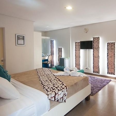 Avenue One Hotel Upper Digos Exterior foto